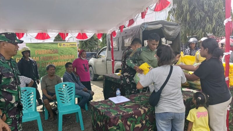 Kodim 1710/Mimika melaksanakan kegiatan gerakan pangan murah sebagai bentuk kepedulian kepada masyarakat