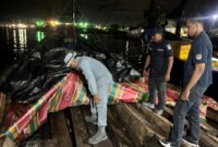 Bakamla RI bersama Kementerian Kehutanan berhasil menggagalkan pengangkutan kayu olahan yang diduga ilegal di Dermaga Sagulung, Batam