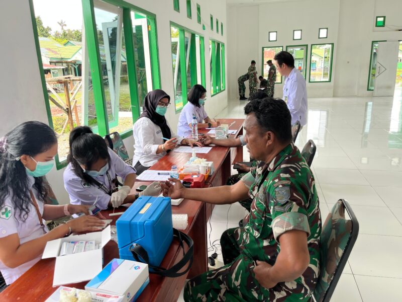 Kodim 1715/Yahukimo bekerja sama dengan RSUD Dekai, Kab Yahukimo menggelar aksi donor darah di Makodim 1715/Yahukimo