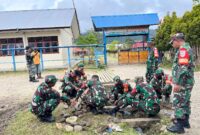 Babinsa Koramil 1715-01/Oksibil Kodim 1715/Yahukimo melaksanakan karya bakti di Kesusteran (GH) dan Gereja Gidi Kampung Ngutok