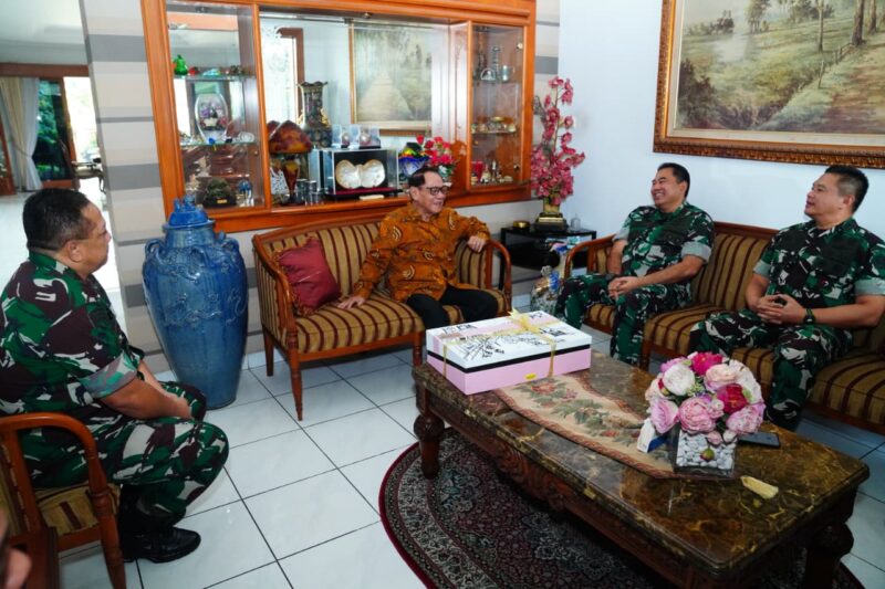 Komandan Sekolah Staf dan Komando (Dansesko) TNI, Marsekal Madya TNI Arif Widianto, S.A.B., M.Tr.(Han)., CHRMP beserta rombongan melaksanakan anjangsana