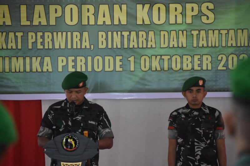 Kodim 1710/Mimika menyelenggarakan acara Tradisi Korps Raport kenaikan pangkat para anggota yang mendapatkan kenaikan pangkat