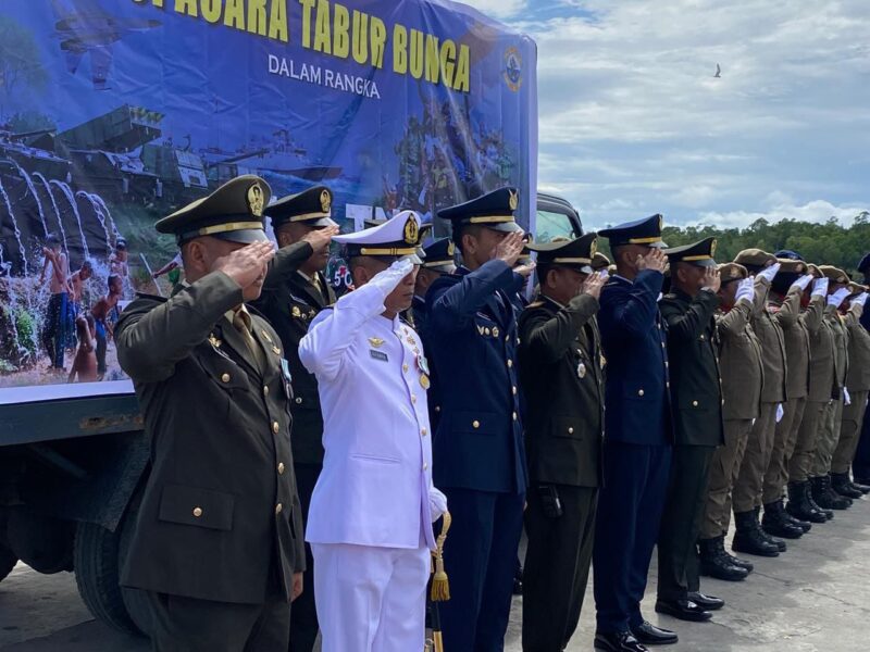 Kodim 1710/Mimika bersama satuan TNI se-Garnisun Mimika menggelar Upacara Tabur Bunga dalam rangka memperingati HUT ke-80 TNI