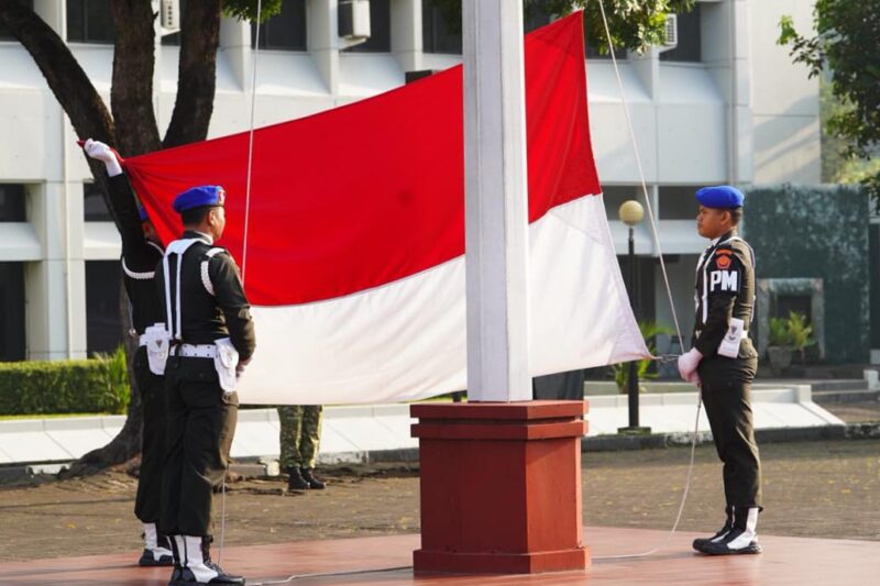 Mabes TNI menggelar Upacara Bendera rutin 17-an yang berlangsung pada Jumat, 17 Oktober 2025