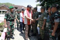 Panglima TNI Jenderal TNI Agus Subiyanto mendampingi Menteri Pertahanan RI Jenderal (Purn) Sjafrie Sjamsoeddin dalam kunjungan kerja