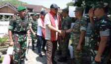 Panglima TNI Jenderal TNI Agus Subiyanto mendampingi Menteri Pertahanan RI Jenderal (Purn) Sjafrie Sjamsoeddin dalam kunjungan kerja