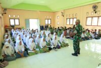 Satuan Tugas TNI Manunggal Membangun Desa (TMMD) ke-126 Kodim 1505/Tidore memberikan materi Wawasan Kebangsaan kepada para pelajar