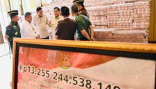 Presiden Republik Indonesia Prabowo Subianto dalam acara penyerahan uang pengganti kerugian negara sebesar Rp 13.255.244.538.149,00