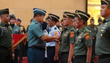 Inspektur Jenderal (Irjen) TNI Laksdya TNI Hersan mewakili Panglima TNI Jenderal TNI Agus Subiyanto memimpin upacara Serah Terima Jabatan