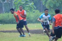 Satgas TNI Manunggal Membangun Desa (TMMD) ke-126 Kodim 1505/Tidore menggelar kegiatan olahraga sepak bola