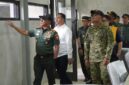 Panglima TNI Jenderal TNI Agus Subiyanto meninjau Pusat Pendidikan dan Latihan (Pusdiklat) Komando Pasukan Khusus (Kopassus) di Batujajar