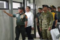 Panglima TNI Jenderal TNI Agus Subiyanto meninjau Pusat Pendidikan dan Latihan (Pusdiklat) Komando Pasukan Khusus (Kopassus) di Batujajar