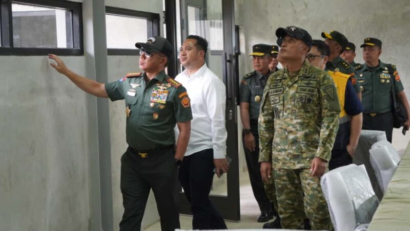 Panglima TNI Jenderal TNI Agus Subiyanto meninjau Pusat Pendidikan dan Latihan (Pusdiklat) Komando Pasukan Khusus (Kopassus) di Batujajar