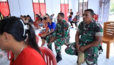 Kehadiran anggota Satgas TMMD di tengah-tengah jemaat menjadi wujud kebersamaan dan kedekatan TNI dengan masyarakat