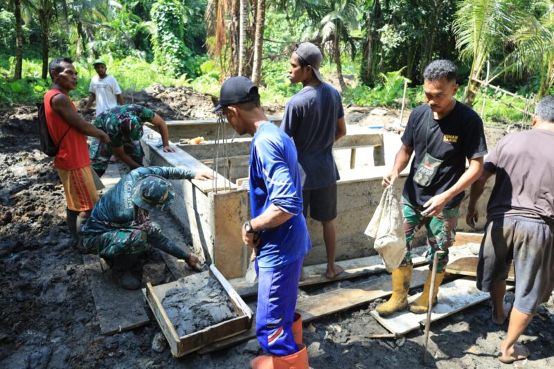 Satgas TMMD terus bekerja keras menuntaskan pembangunan sumur air bersih di Desa Tagalaya, Kecamatan Oba Selatan