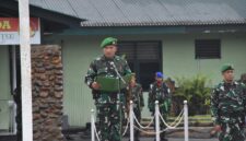 Kodim 1710/Mimika menggelar upacara pengibaran bendera yang dipimpin langusng oleh Dandim 1710/Mimika Letkol Inf M. Slamet Wijaya