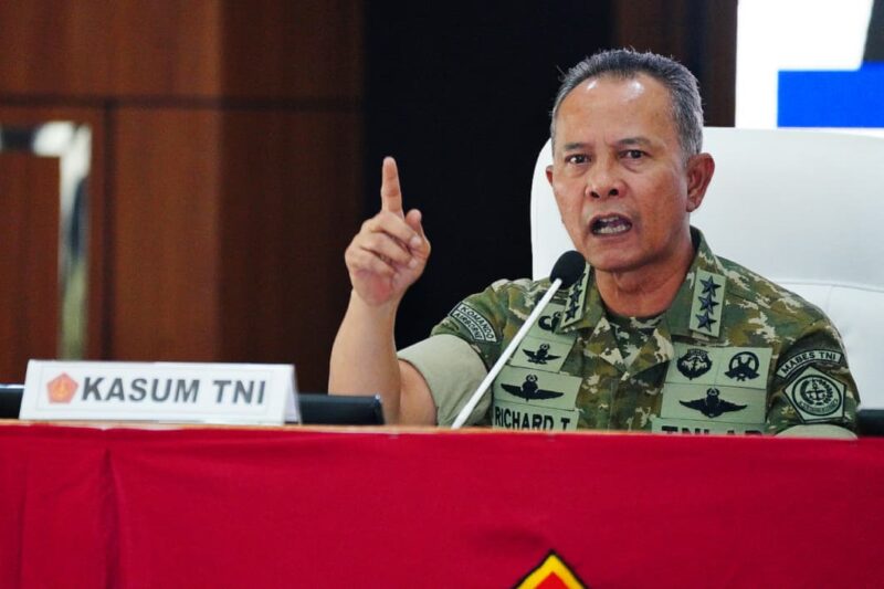 Kepala Staf Umum (Kasum) TNI Letjen TNI Richard Tampubolon didampingi Irjen TNI Laksdya TNI Hersan membuka Taklimat Awal