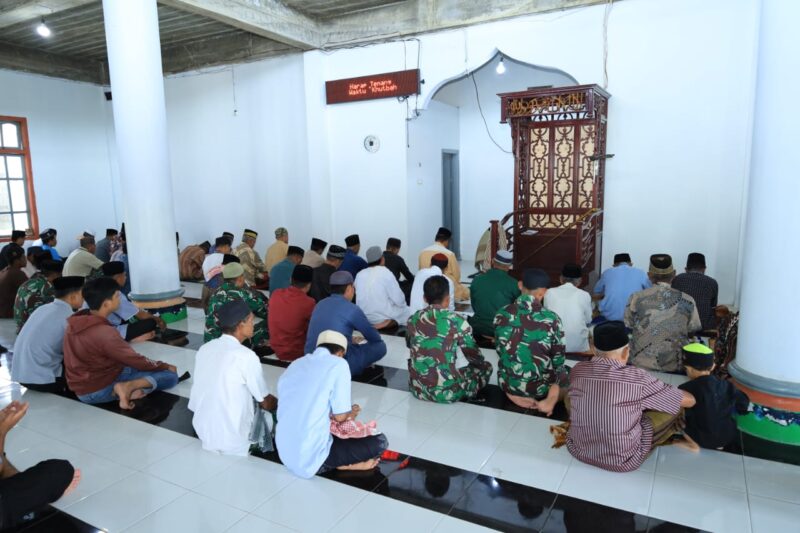 Satgas TNI Manunggal Membangun Desa (TMMD) ke-126 Kodim 1505/Tidore tetap menunjukkan keteguhan iman