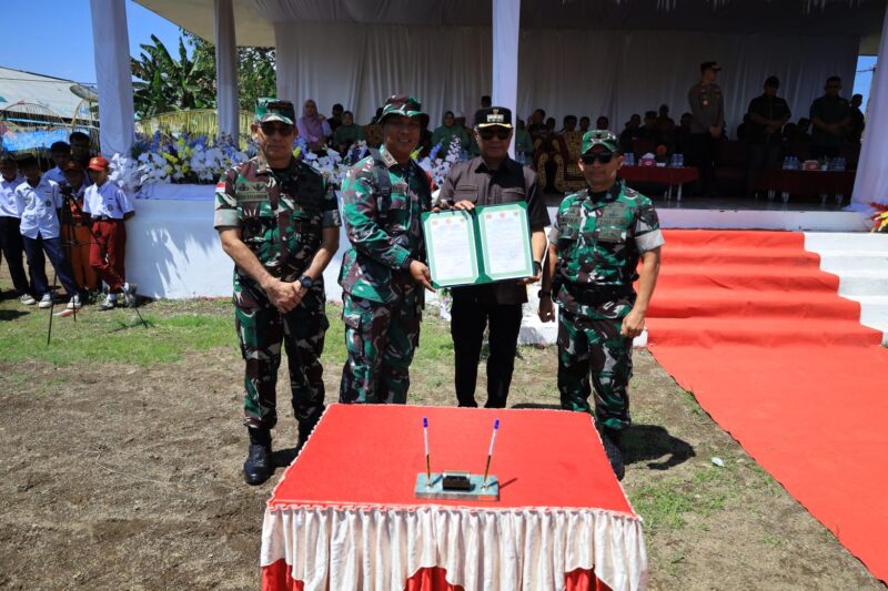 Program TNI Manunggal Membangun Desa (TMMD) ke-126 Kodim 1505/Tidore resmi ditutup oleh Kasdam XV/Pattimura Brigjen TNI Dr. Nefra Firdaus