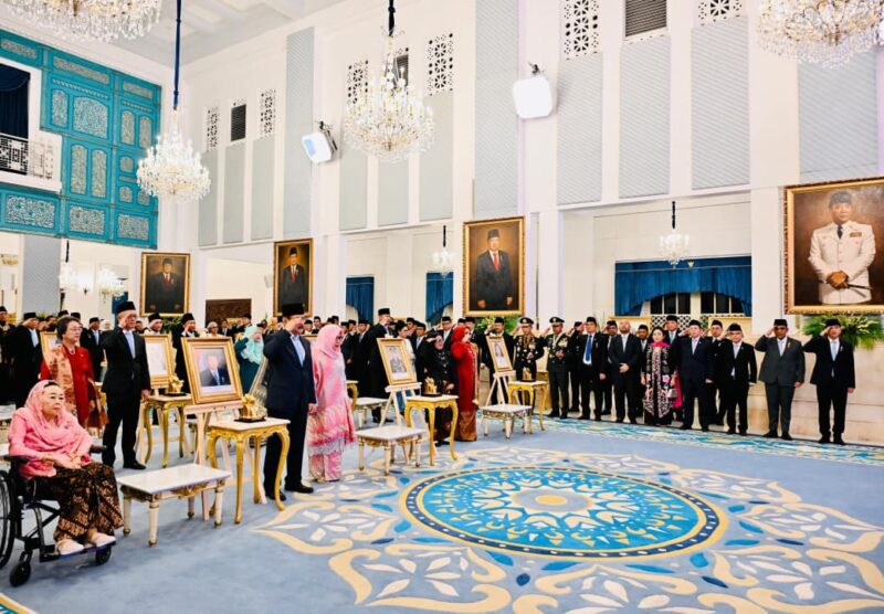 Panglima TNI Jenderal TNI Agus Subiyanto menghadiri upacara penganugerahan gelar Pahlawan Nasional yang dipimpin langsung oleh Presiden Republik Indonesia