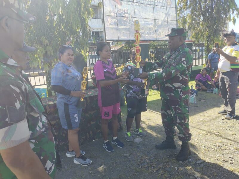 Koramil 1710-02/Timika menggelar kegiatan Komunikasi Sosial (Komsos) Kreatif dengan warga binaan melalui lomba bola voli