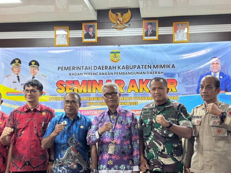 Dandim 1710/Mimika Letkol Inf M. Slamet Wijaya, S.Sos., M.Han., M.A., menghadiri acara seminar akhir Studi Kelayakan Pembentukan Daerah Otonomi Baru