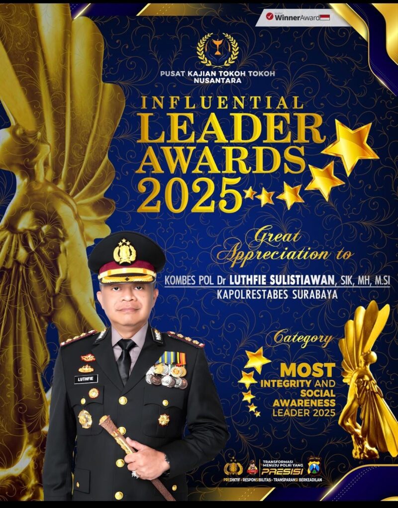 Kombes Pol Dr. Luthfie Sulistiawan, S.I.K., M.H., M.Si., Kapolrestabes Surabaya, menerima penghargaan Leadership Awards 2025