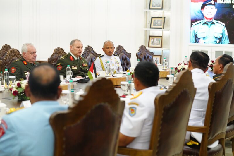 Panglima TNI Jenderal TNI Agus Subiyanto menerima kunjungan kehormatan (Courtesy Call) dari Mayor Jenderal Yousef A. Al Hnaity