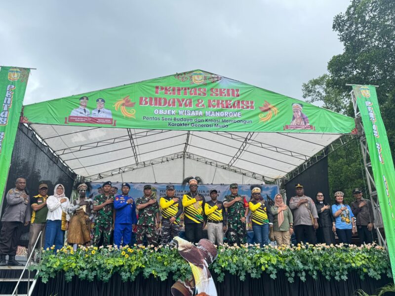 Dandim 1710/Mimika Letkol Inf M. Slamet Wijaya, S.Sos., M.Han., M.A., menghadiri kegiatan pembukaan lomba dayung dan pentas seni budaya