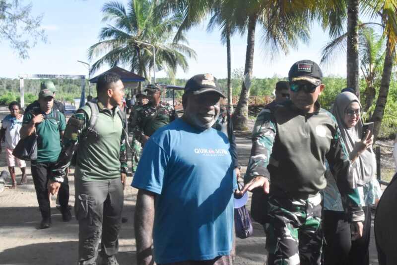 Komandan Kodim 1710/Mimika, Letkol Inf M. Slamet Wijaya, S.Sos., M.Han., M.A., memimpin langsung kegiatan patroli wilayah