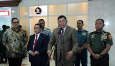 Panglima TNI Jenderal TNI Agus Subiyanto bersama Kasau, Wakasad, dan Wakasal mendampingi Menteri Pertahanan RI Sjafrie Sjamsoeddin