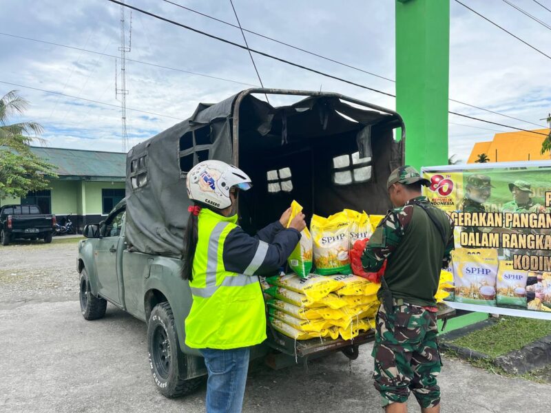 Kodim 1710/Mimika bekerja sama dengan Bulog Kancab Mimika terus menggencarkan Gerakan Pangan Murah (GPM) melalui penjualan beras SPHP