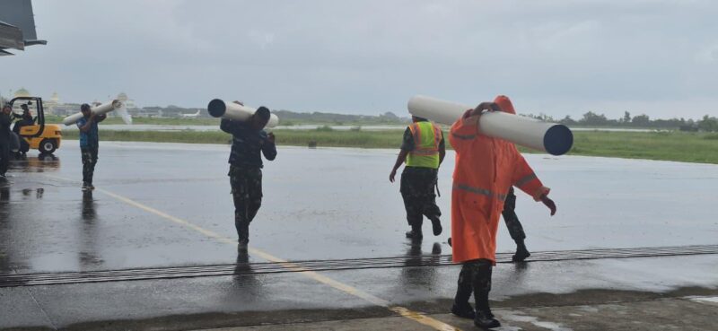 TNI bergerak cepat mendukung pemulihan jaringan listrik di Provinsi Aceh setelah banjir besar yang terjadi pada 26 November 2025