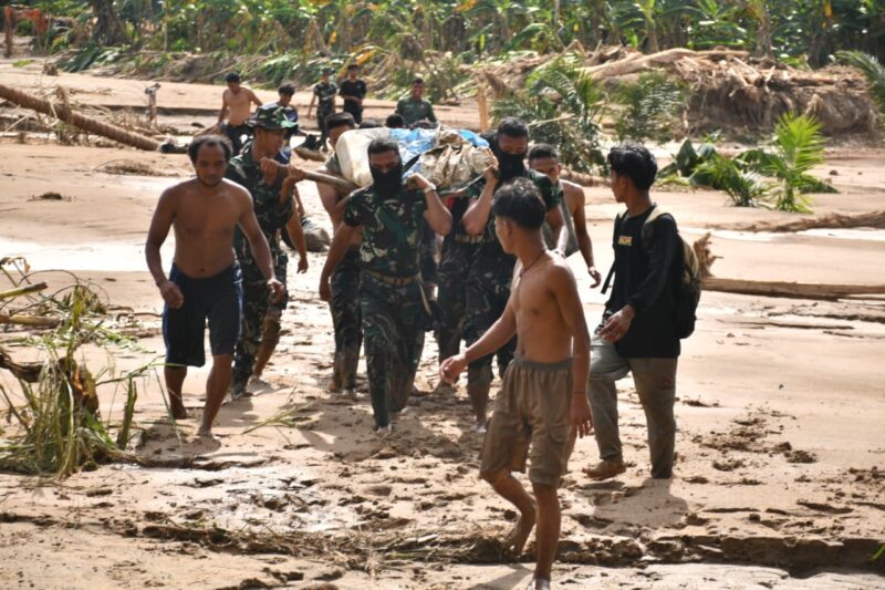 Satuan Tugas Penanggulangan Bencana Kodam I/Bukit Barisan berhasil temukan dan bergerak cepat mengevakuasi jenazah