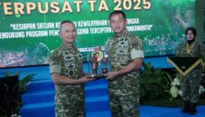 Kepala Staf Umum (Kasum) TNI Letjen TNI Richard Tampubolon mewakili Panglima TNI Jenderal TNI Agus Subiyanto memberikan ceramah