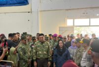 Panglima TNI Jenderal TNI Agus Subiyanto mendampingi Menteri Pertahanan Republik Indonesia (Menhan RI) Sjafrie Sjamsoeddin