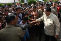 Panglima TNI Jenderal TNI Agus Subiyanto mendampingi Presiden Republik Indonesia Prabowo Subianto dalam kunjungan kerja