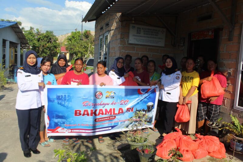 Kantor Stasiun Bakamla TBK melaksanakan kegiatan sosial berupa pembagian 100 paket sembako
