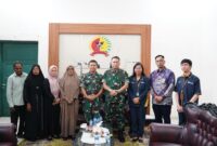 TNI melalui Kodam XX/TIB, menyerahkan santunan kepada keluarga prajurit yang gugur saat melaksanakan tugas evakuasi korban banjir