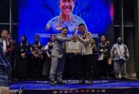 Direktur Reserse Kriminal Khusus (Dirkrimsus) Polda Gorontalo, Kombes Pol. Dr. Maruly Pardede, S.H., S.I.K., M.H., menerima penghargaan