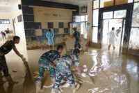 TNI mengerahkan 100 prajurit Yonif Teritorial Pembangunan (TP) 853/Bawar Reje Bur, Kodam Iskandar Muda, untuk membantu pembersihan