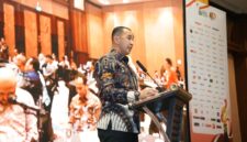 Panglima TNI Jenderal TNI Agus Subiyanto menerima Penghargaan Khusus Pena Emas kategori Kementrian/Lembaga Negara