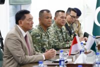 Wakil Panglima TNI Jenderal TNI Tandyo Budi R mendampingi Menteri Pertahanan Republik Indonesia (Menhan RI), Sjafrie Sjamsoeddin