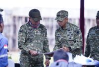 Panglima TNI melaksanakan peninjauan ke Batalyon Infanteri Teritorial Pembangunan (Yonif TP) 890/Gardha Sakti di Desa Cijayana