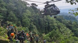 Upaya pencarian korban jatuhnya pesawat ATR 42-500 di kawasan Gunung Bulusaraung, Kabupaten Pangkep, Sulawesi Selatan