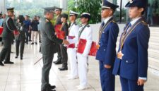Panglima Tentara Nasional Indonesia (TNI) Jenderal TNI Agus Subiyanto melantik dan mengambil sumpah 260 Perwira Prajurit Karier