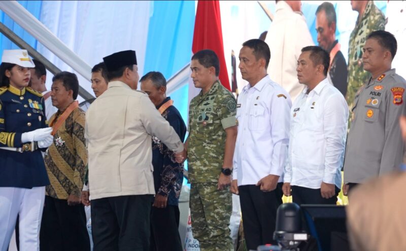 Wakil Panglima TNI Jenderal TNI Tandyo Budi R mewakili Panglima TNI Jenderal TNI Agus Subiyanto mendampingi Presiden Republik Indonesia Prabowo Subianto