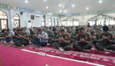Panglima TNI Jenderal TNI Agus Subiyanto didampingi Wakil Panglima TNI Jenderal TNI Tandyo Budi menghadiri peringatan Isra Mi’raj Nabi Muhammad SAW