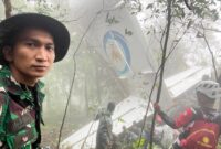 Prajurit TNI dari Kodam XIV/Hasanuddin yang tergabung dalam Tim SAR Gabungan berhasil menemukan Black Box