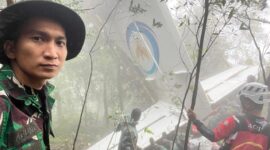 Prajurit TNI dari Kodam XIV/Hasanuddin yang tergabung dalam Tim SAR Gabungan berhasil menemukan Black Box